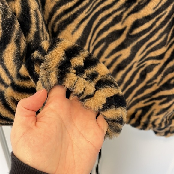 Tiger print faux fur bomber - Picture 8 of 8
